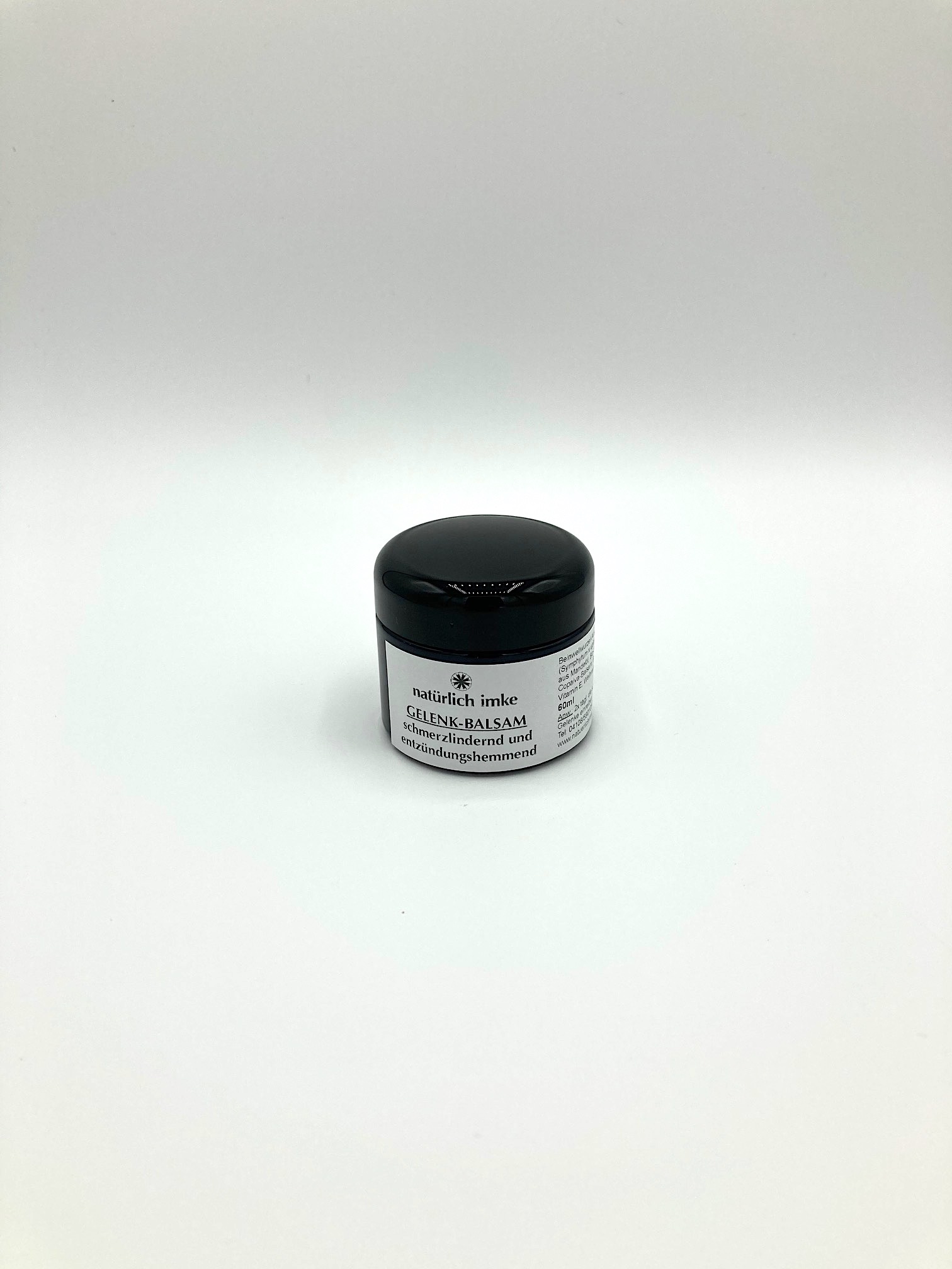 Die 50ml-Violettglaskruke mit schwarzem Deckel ist gefüllt mit einem gelben, festen Inhalt mit feinem Duft.